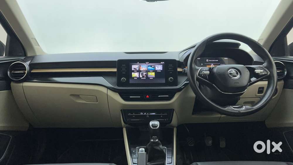 Skoda Slavia Style 1.0l Tsi Mt, 2023, Petrol