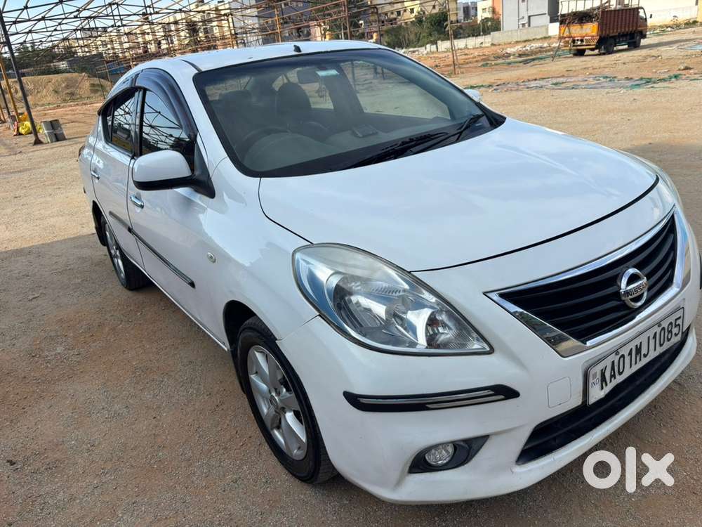 Nissan Sunny Xv Diesel - Top End  Push Button Start  Climate Control