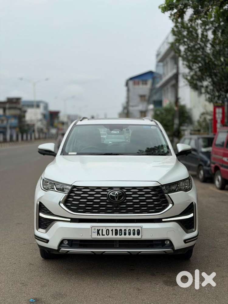 Toyota Innova Hycross 2025 Cng & Hybrids 11000 Km Driven