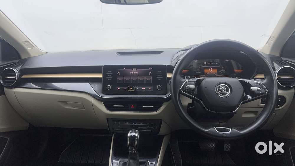 Skoda Slavia Style 1.0l Tsi At, 2023, Petrol