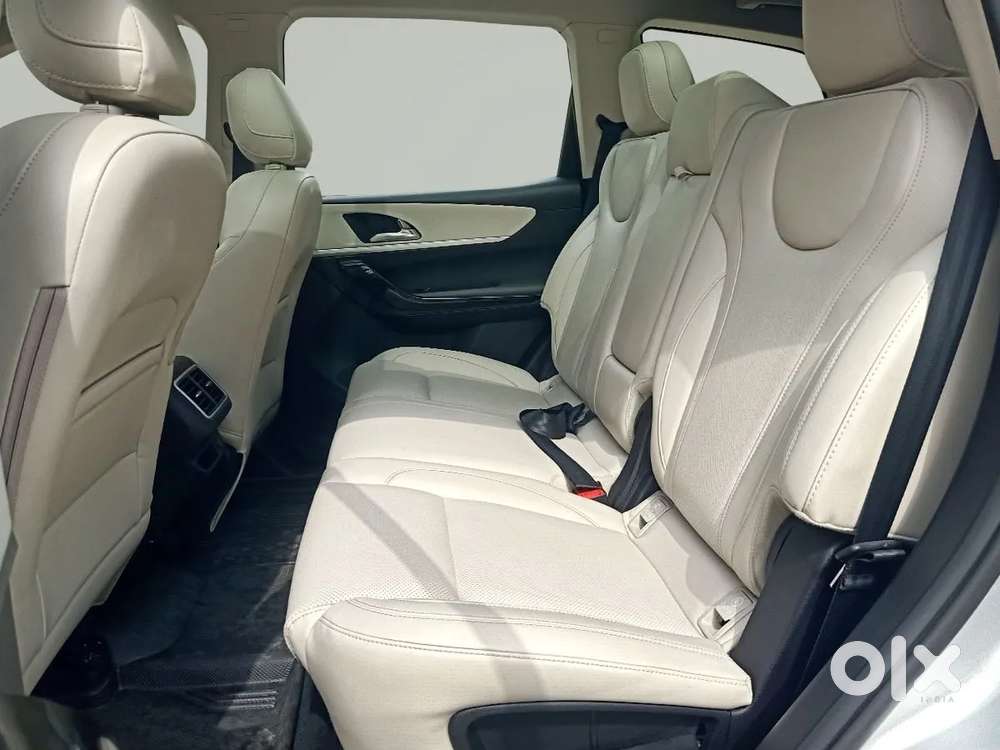 Mahindra Xuv700 Ax7 Luxury Pack Awd, 2023, Petrol
