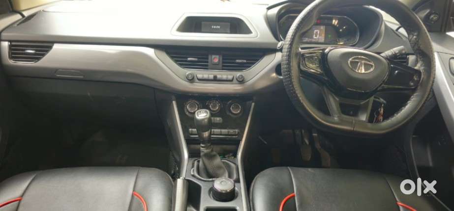 Tata Nexon, 2022, Petrol