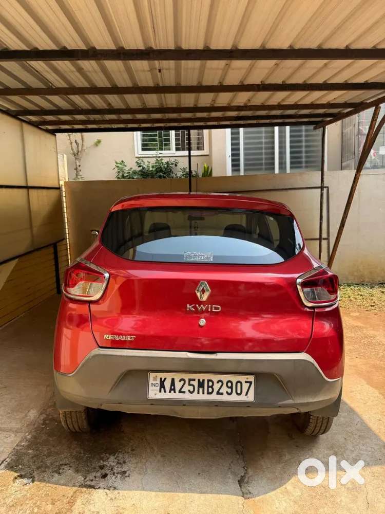 Renault Kwid: Well Maintained, 5 Seater Hatchback