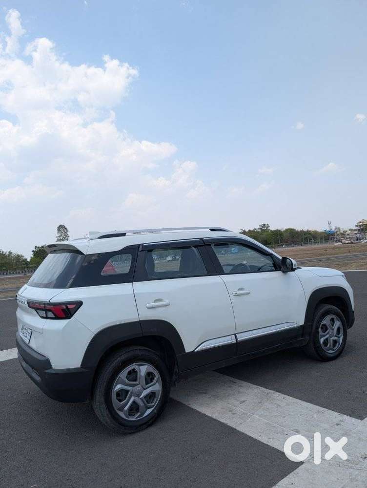 Maruti Suzuki Brezza 1.5 Lxi Smart Hybrid, 2024, Petrol
