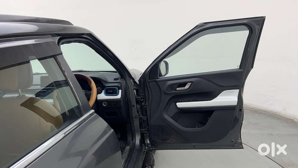 Tata Punch Creative Dual Tone Amt Sunroof, 2023, Petrol
