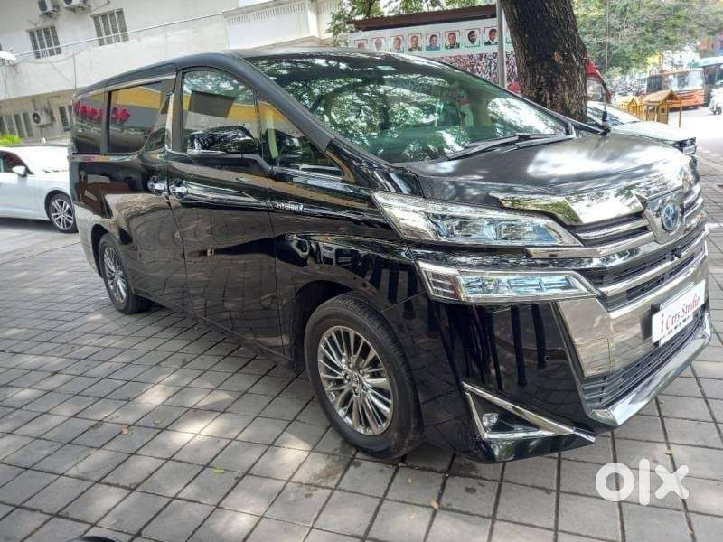 Toyota Vellfire 2.5 Executive Lounge, 2022, Petrol