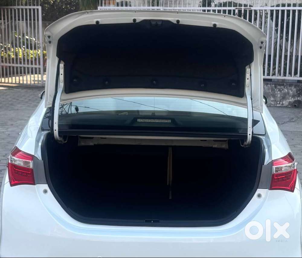 Toyota Corolla Altis 1.8 Vl 2015 At 98000 Kms Chandigarh Registration.