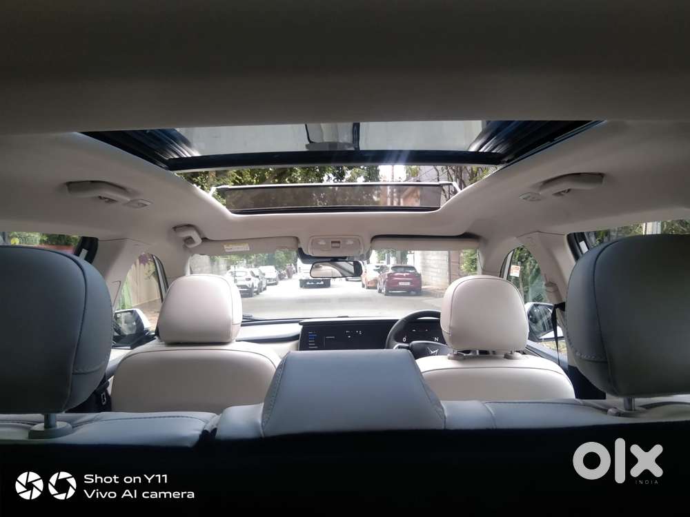 Mahindra Xuv700 2.0 Ax 7 Petrol Mt Str, 2025, Petrol