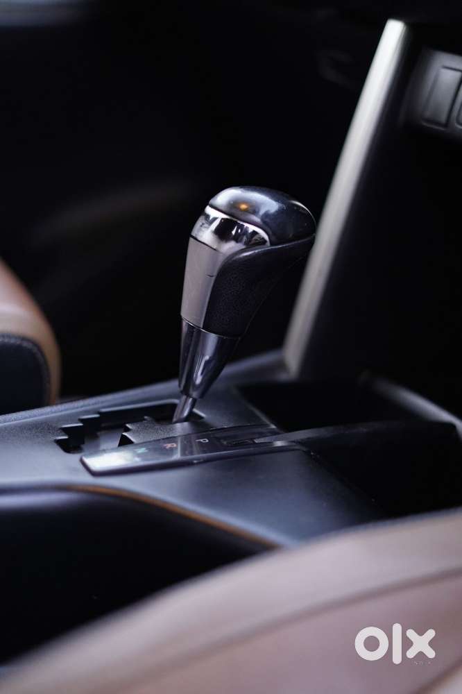 Toyota Innova Crysta 2.8 Zx At 7 Seater, 2016, Diesel