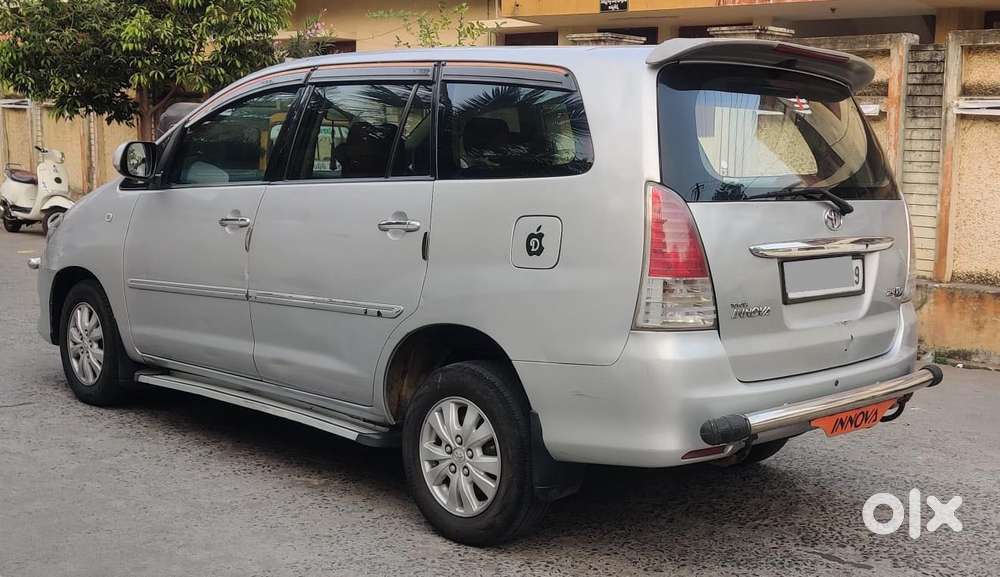 Toyota Innova 2004-2011 2.5 V Diesel 8-seater, 2011, Diesel
