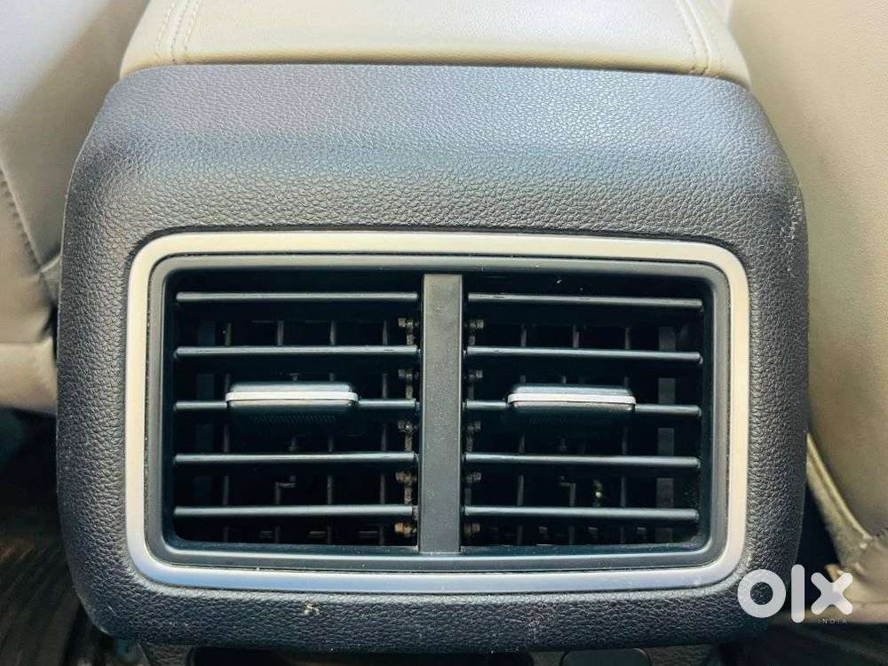 Mahindra Xuv700 2.0 Ax 7 Petrol Mt Str, 2022, Petrol