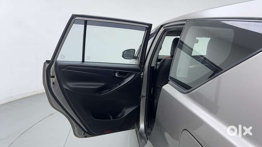 Toyota Innova Crysta 2.4 G Mt 8s, 2016, Diesel