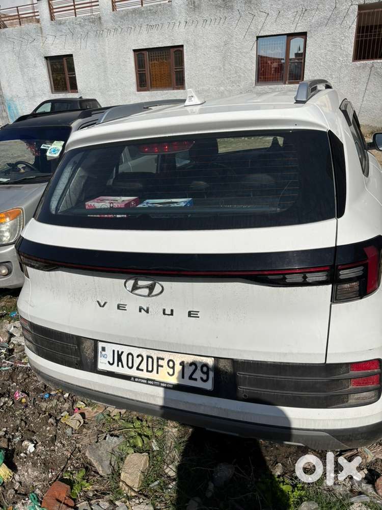 Hyundai Venue 2023 Petrol 19000 Km Driven