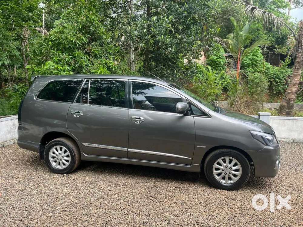Toyota Innova 2014 Diesel Well Maintained.