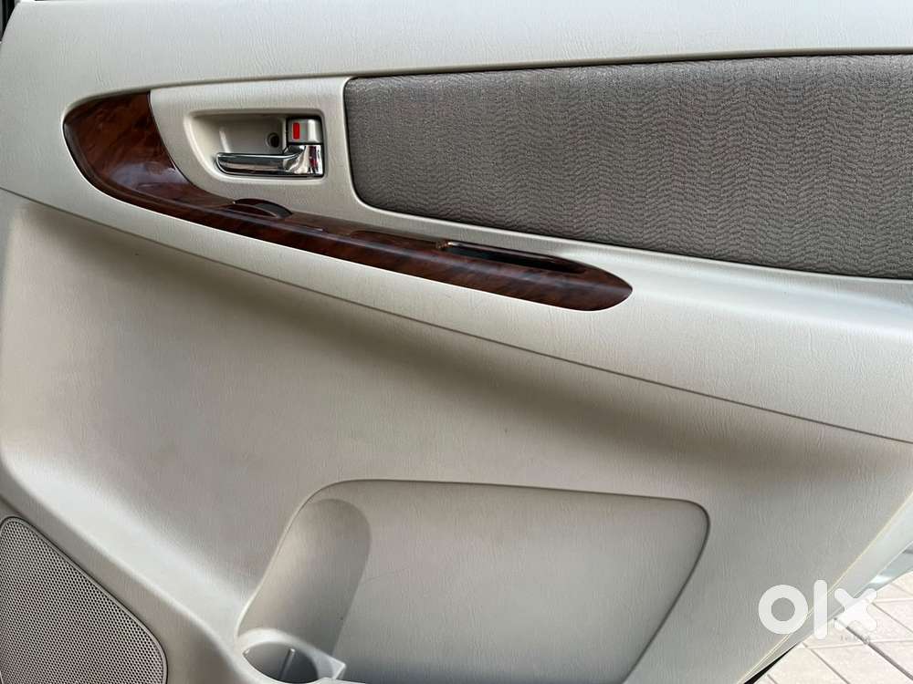 Toyota Innova 2.5 V 8 Str, 2014, Diesel