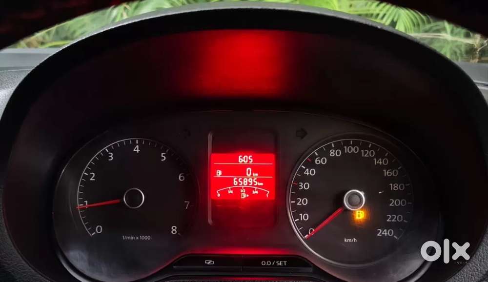 Volkswagen Polo Petrol Highline 1.2l, 2011, Petrol