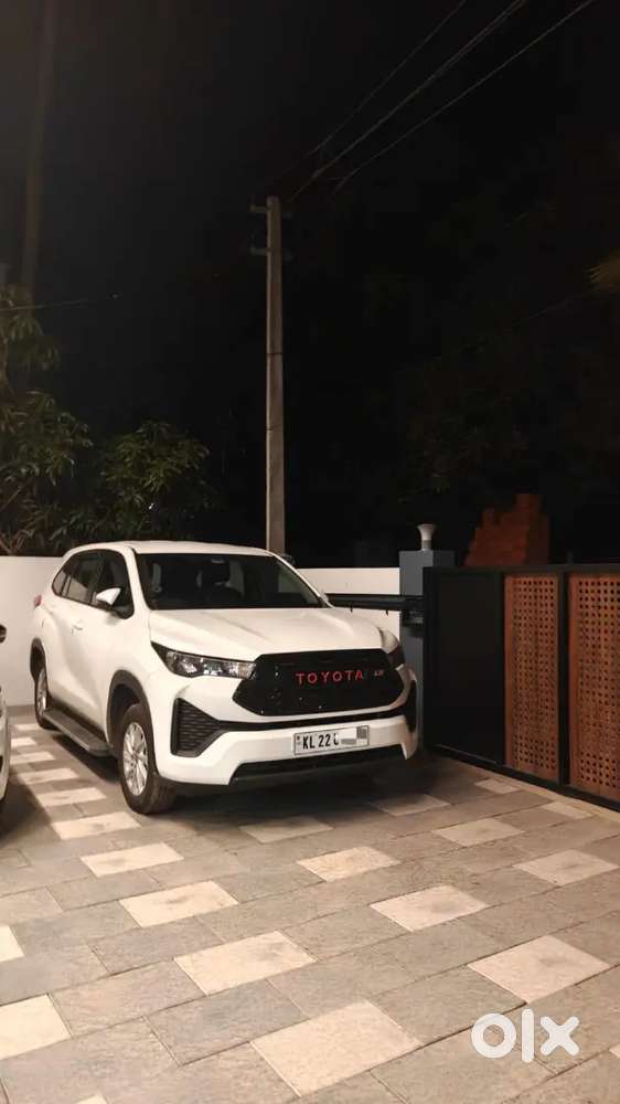 Toyota Innova Hycross 2025