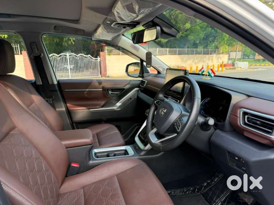Toyota Innova Hycross 2.0 Zx (o) Hybrid 7 Str, 2025, Petrol