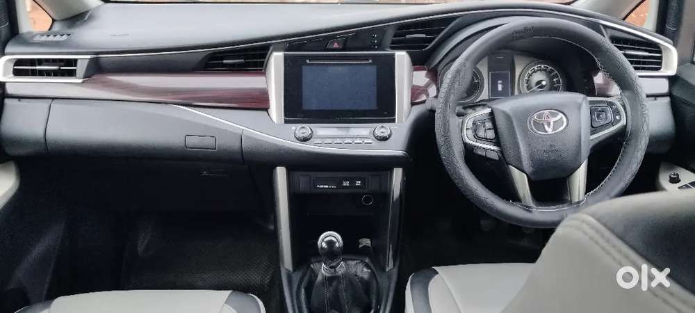Toyota Innova Crysta 2.4 V 2016