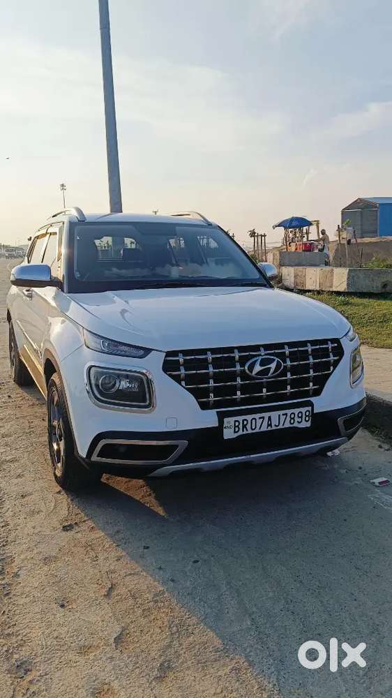 Hyundai Venue 2020 Petrol Well Maintained All ,tyres New
