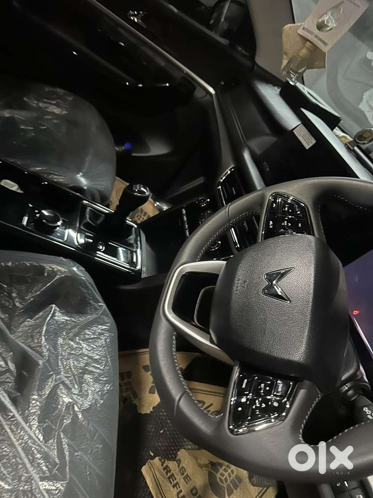 Mahindra Xuv700 Ax7 Luxury Pack Awd, 2025, Diesel