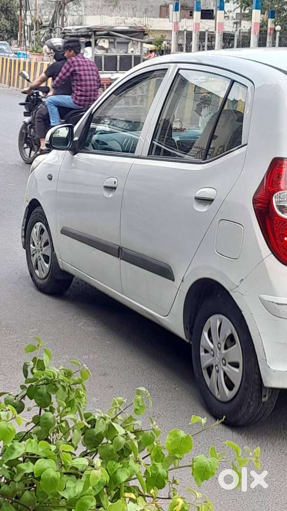 I10,megna,2011,2nd Owner, White,petrol