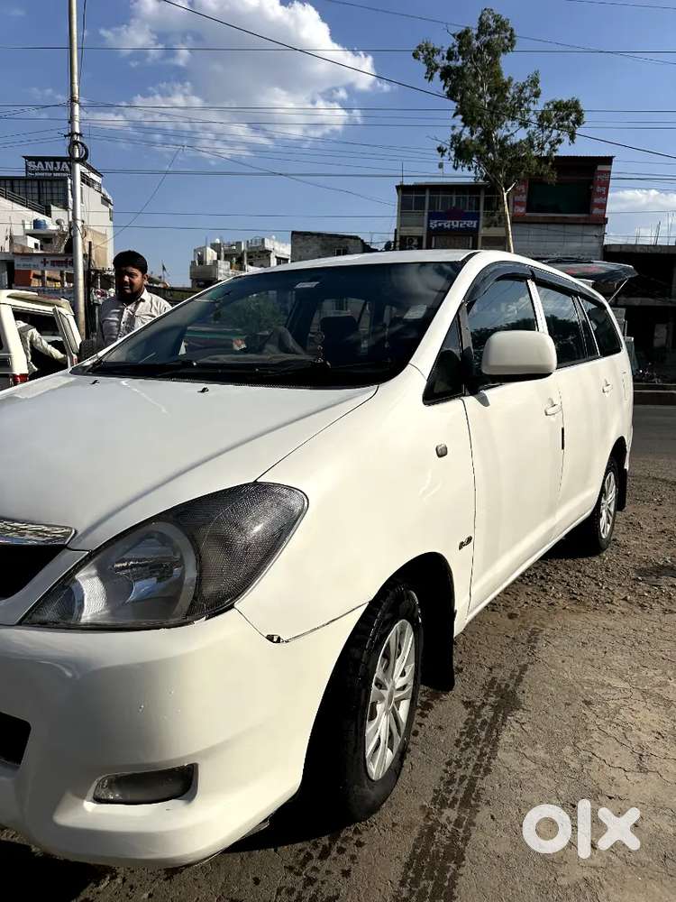 Innova Good Condition 4 Tayr New