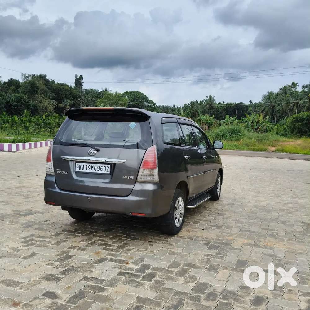 Toyota Innova 2010 Petrol Well Maintained