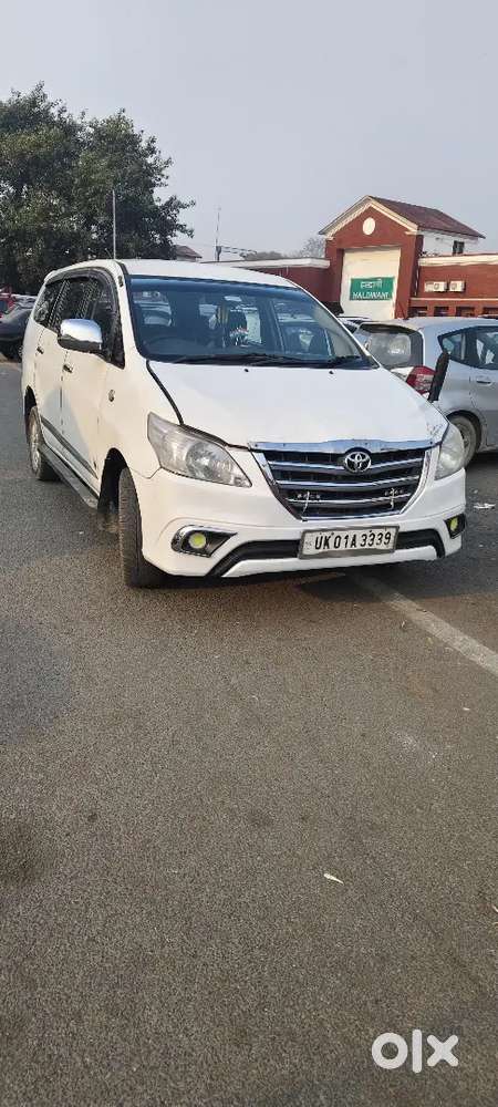 Toyota Innova Crysta 2012