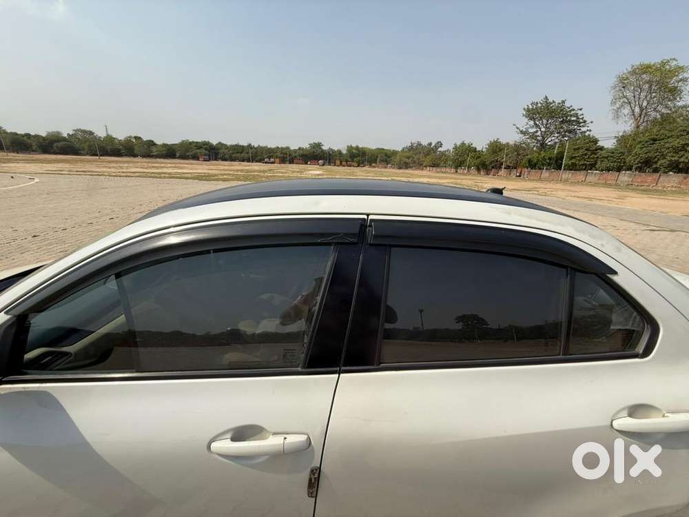 Maruti Suzuki Dzire 2017 Petrol 66386 Km Driven