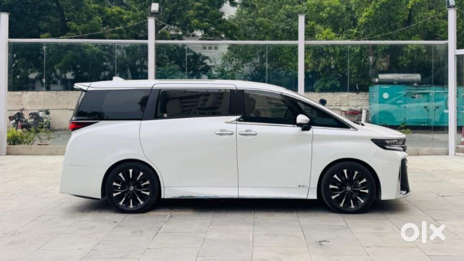 Toyota Innova Crysta