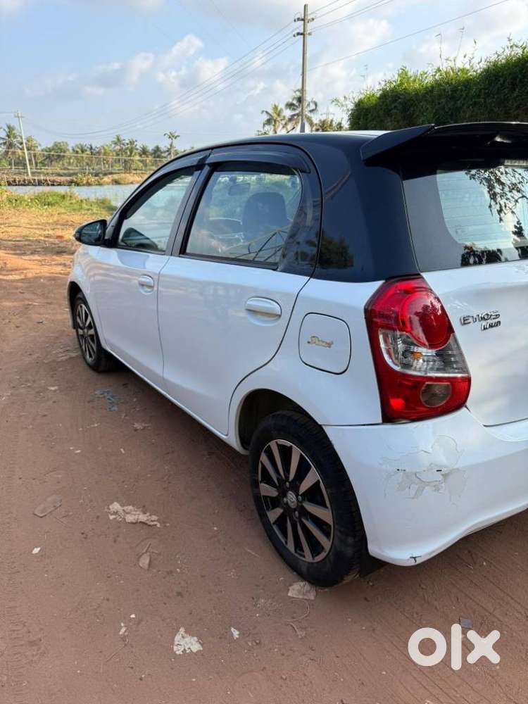 Toyota Etios Liva V Dual Tone, 2018, Petrol