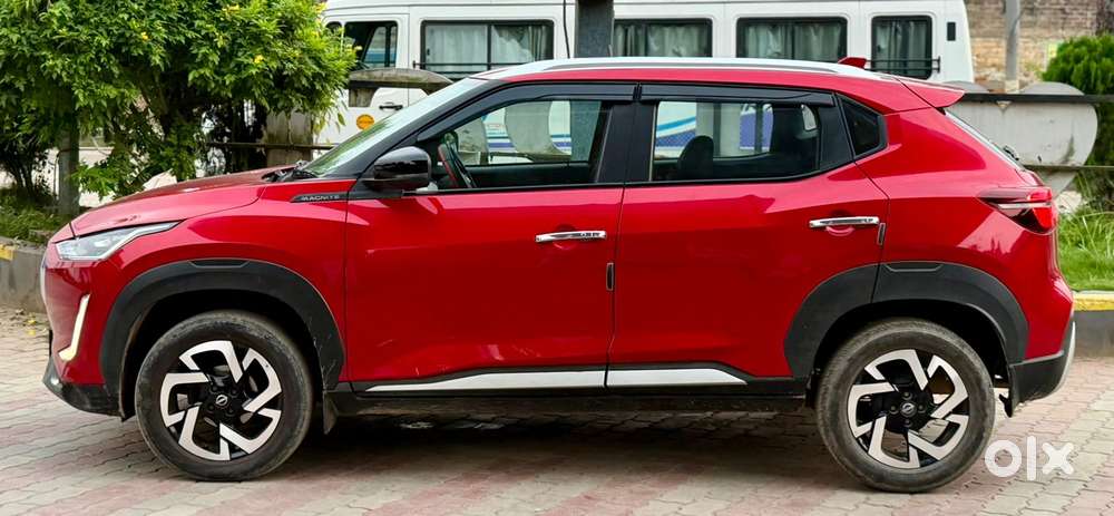 Nissan Magnite 1.0 Xv Premium, 2023, Petrol