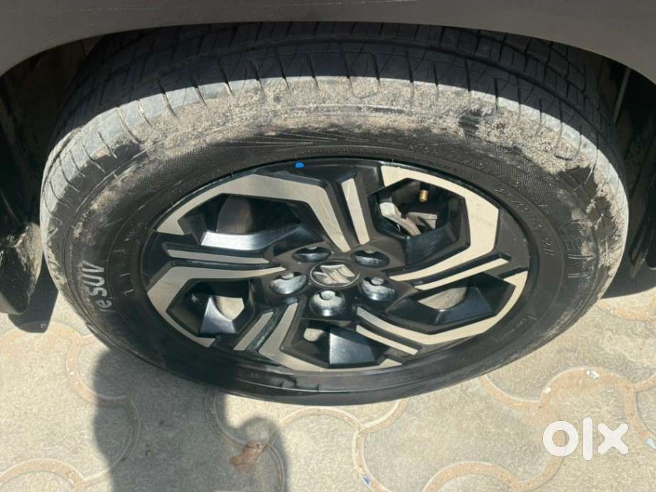 Maruti Suzuki Brezza 1.5 Zxi Plus Smart Hybrid Dual Tone, 2022, Petr..