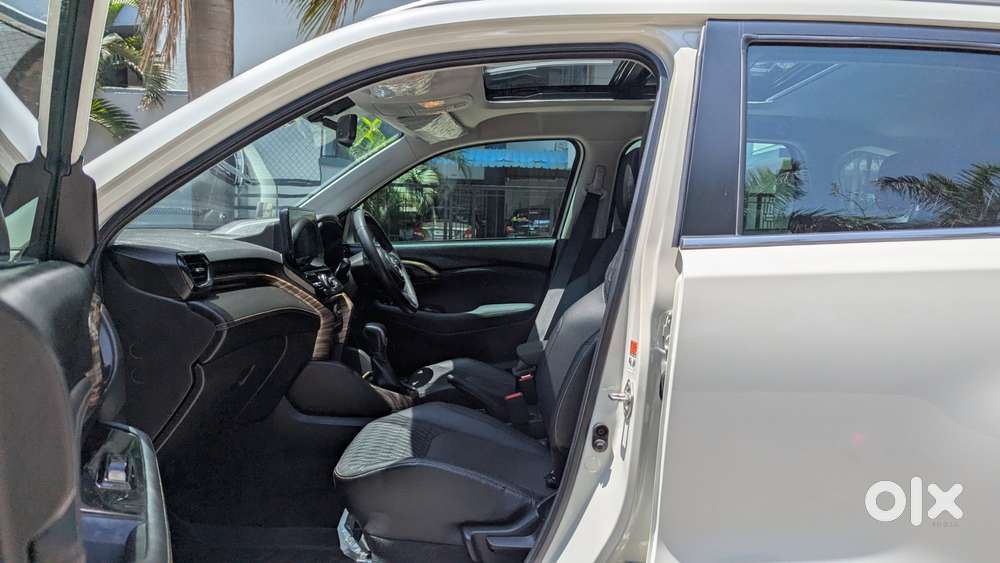 Maruti Suzuki Grand Vitara 1.5 Alpha Plus Intelligent Hybrid Ecvt, 2..