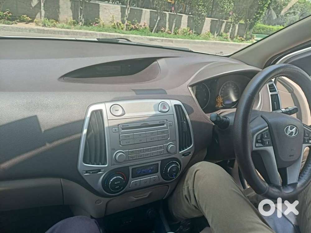 I20 Car White, Petrol, Sports For Sale