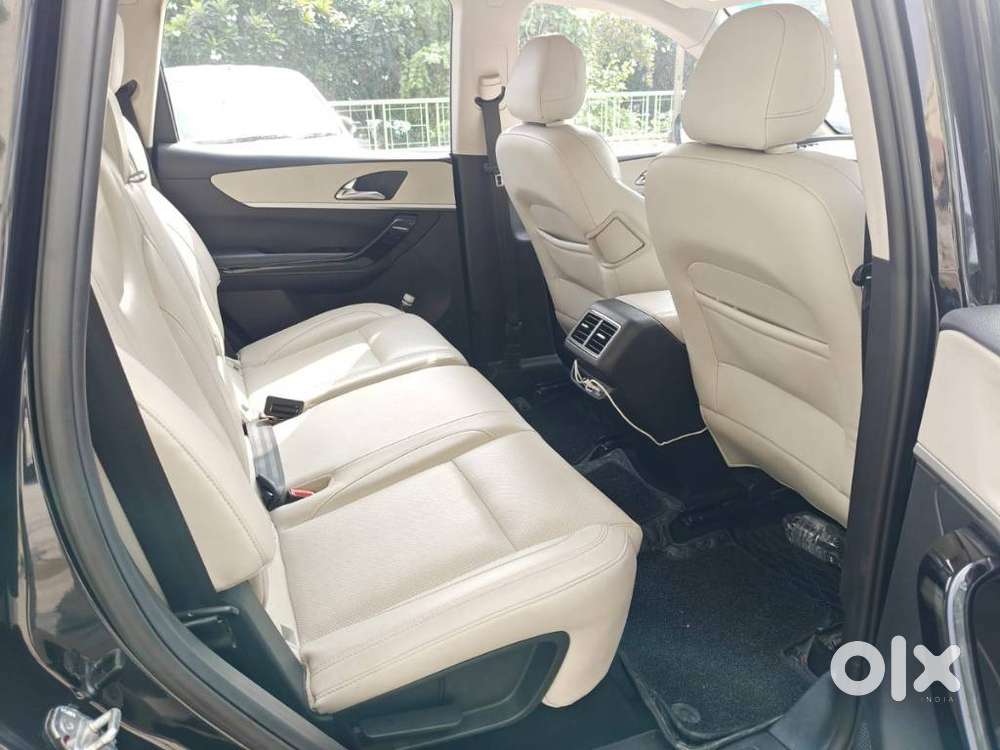 Mahindra Xuv700 2.0 Ax 7 Petrol At Str, 2024, Petrol