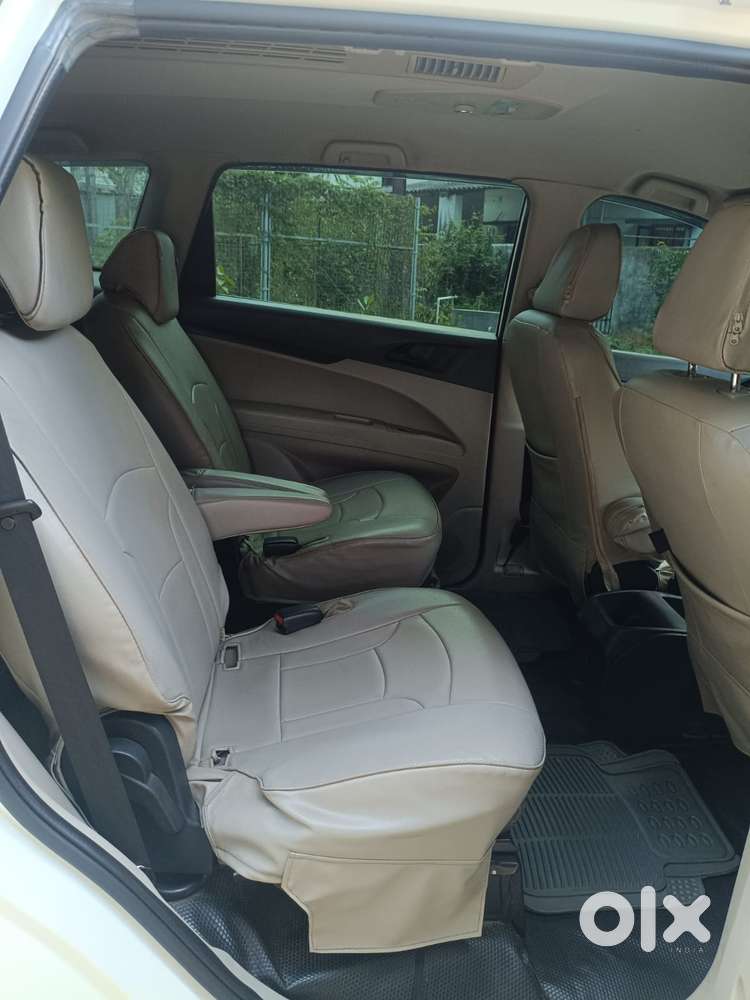 Mahindra Marazzo M2, 2019, Petrol