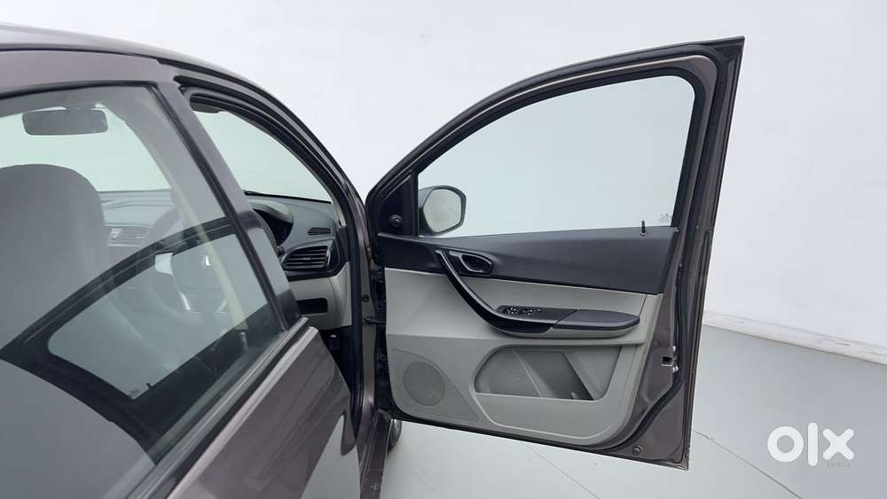 Tata Tiago 1.2 Revotron Xm, 2016, Petrol