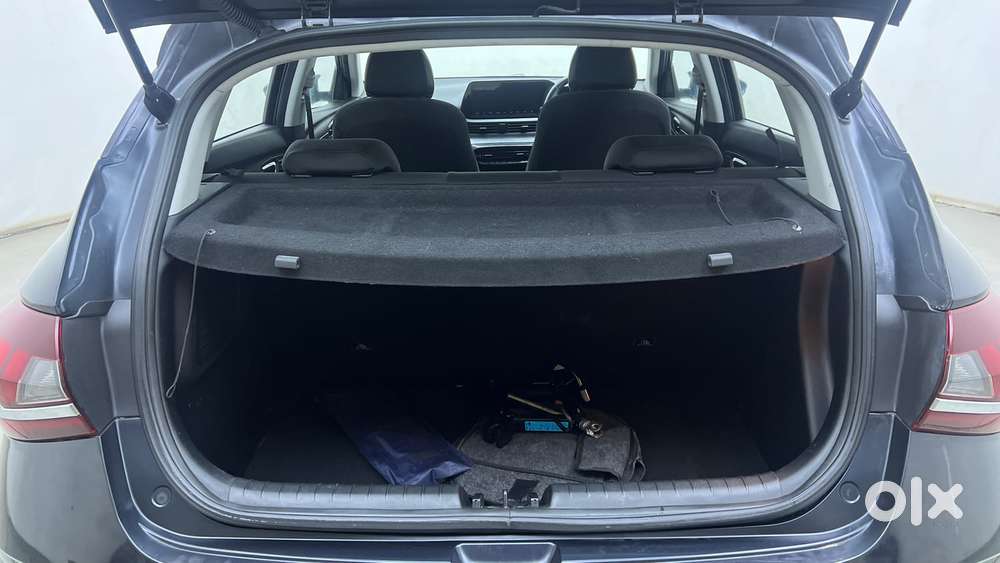 Hyundai I20 Asta (o) 1.2 Mt, 2023, Petrol