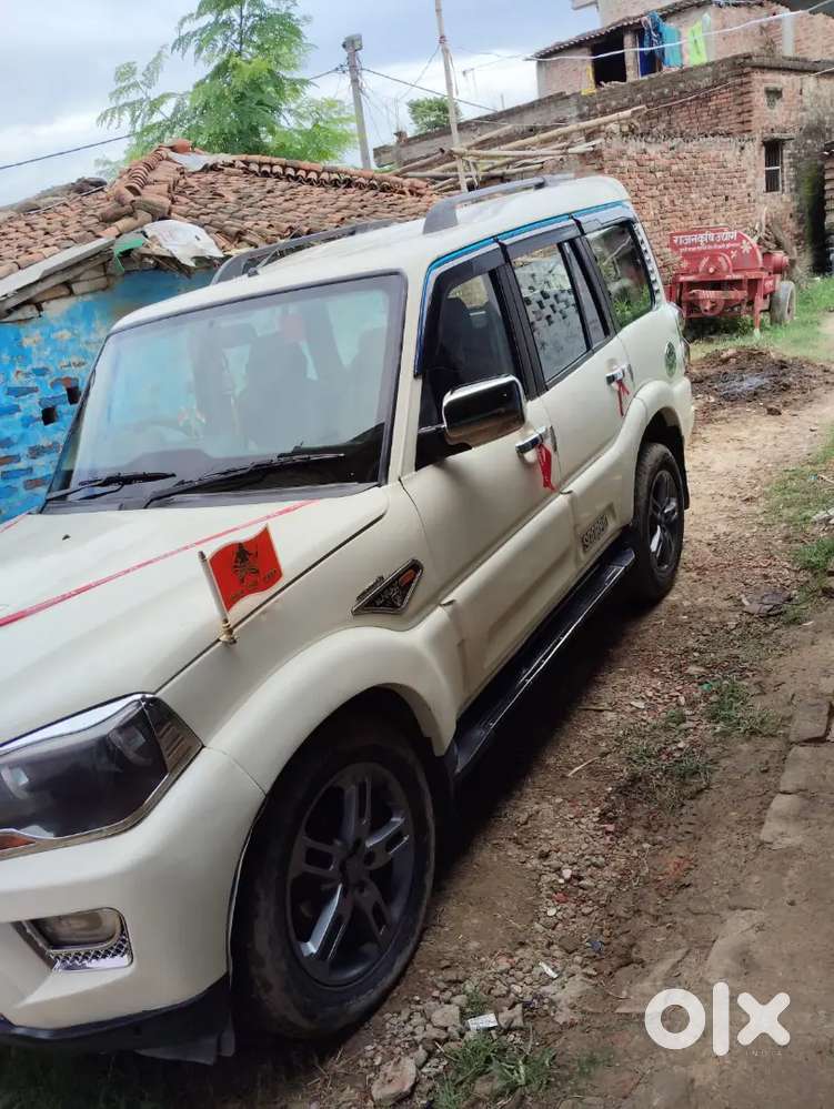 Mahindra Scorpio S6+ 2015 Diesel Manual