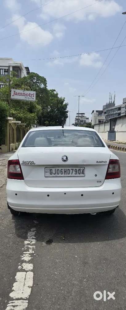 Skoda Rapid 1.6 Amb Mt  2014 Diesel With 20-22 Milage