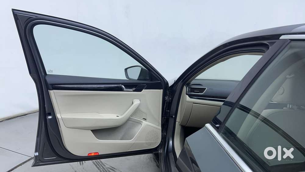 Skoda Superb L&k 1.8 Tsi At, 2022, Petrol