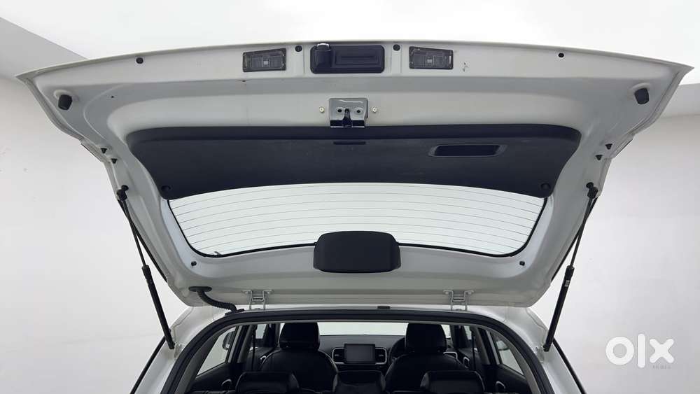 Hyundai Venue 1.2 S (o), 2024, Petrol