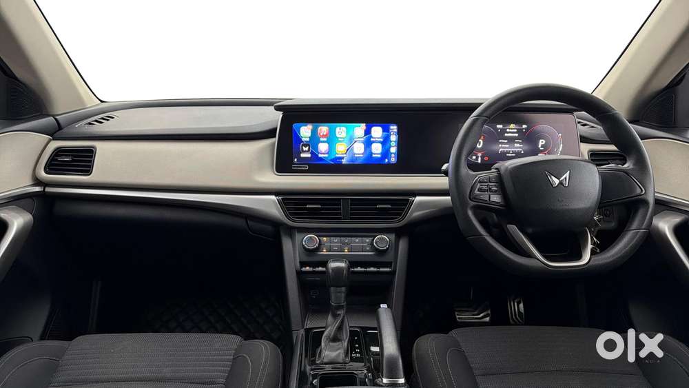 Mahindra Xuv700 2.2 Ax 3 Diesel At 5 Str, 2022, Petrol