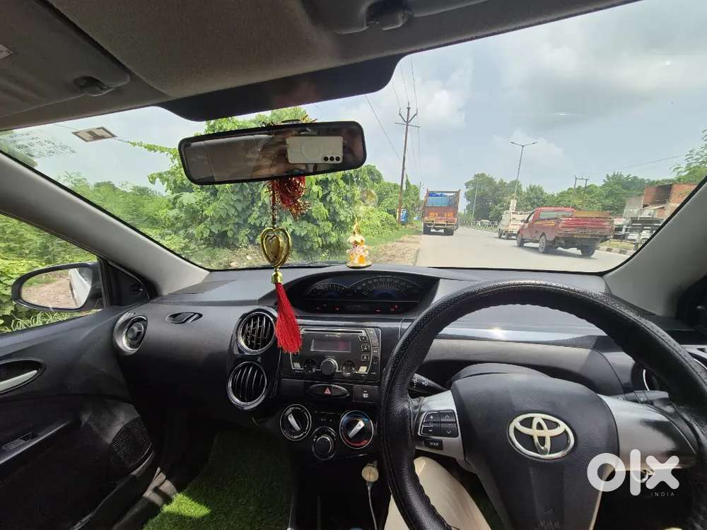 Toyota Etios Liva Diesel 2015 Milege 27 28 Ki Deti Hai