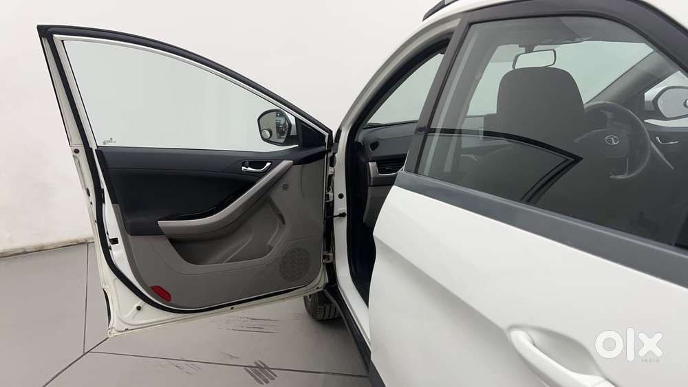 Tata Nexon Amt Xza Plus, 2018, Petrol