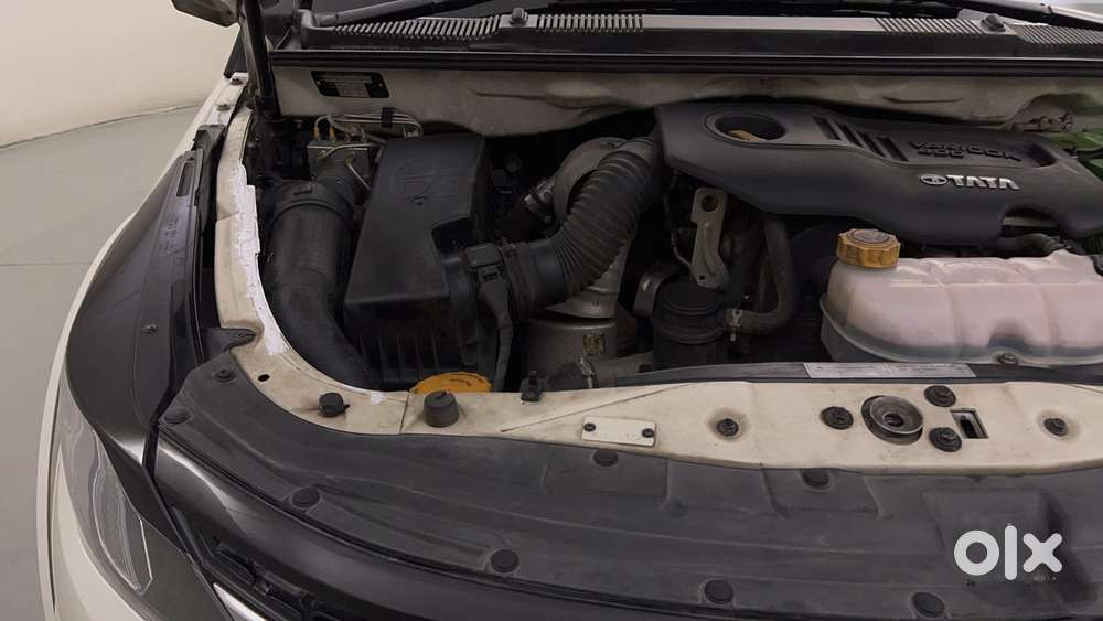 Tata Hexa 2.2 Xta 4x2 6 Str Dual Tone, 2019, Diesel