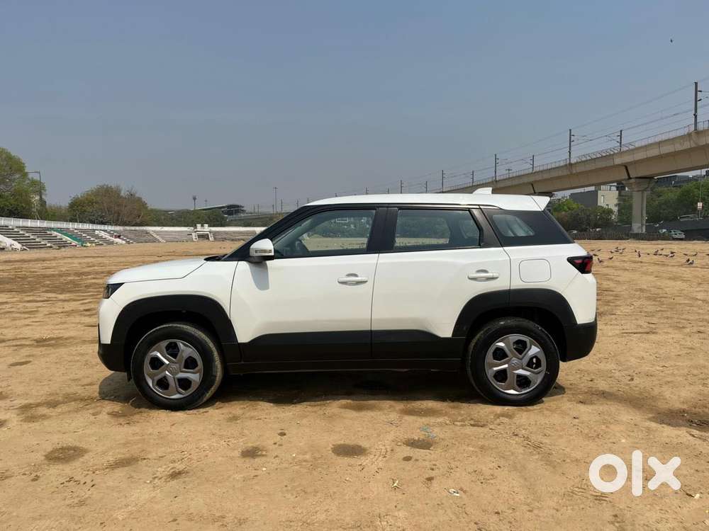 Maruti Suzuki Brezza 1.5 Vxi Smart Hybrid, 2023, Petrol