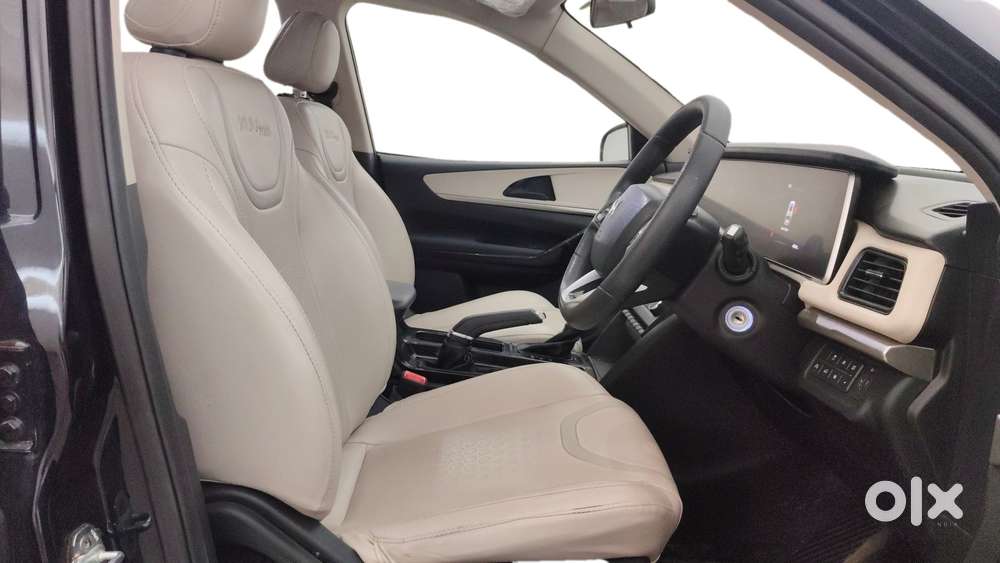 Mahindra Xuv700 2.2 Ax 5 Diesel At Str, 2023, Diesel